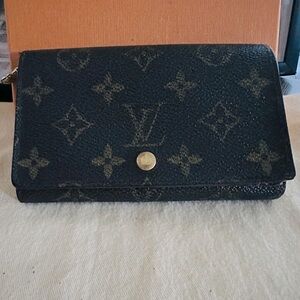 VINTAGE LOUIS VUITTON WALLET